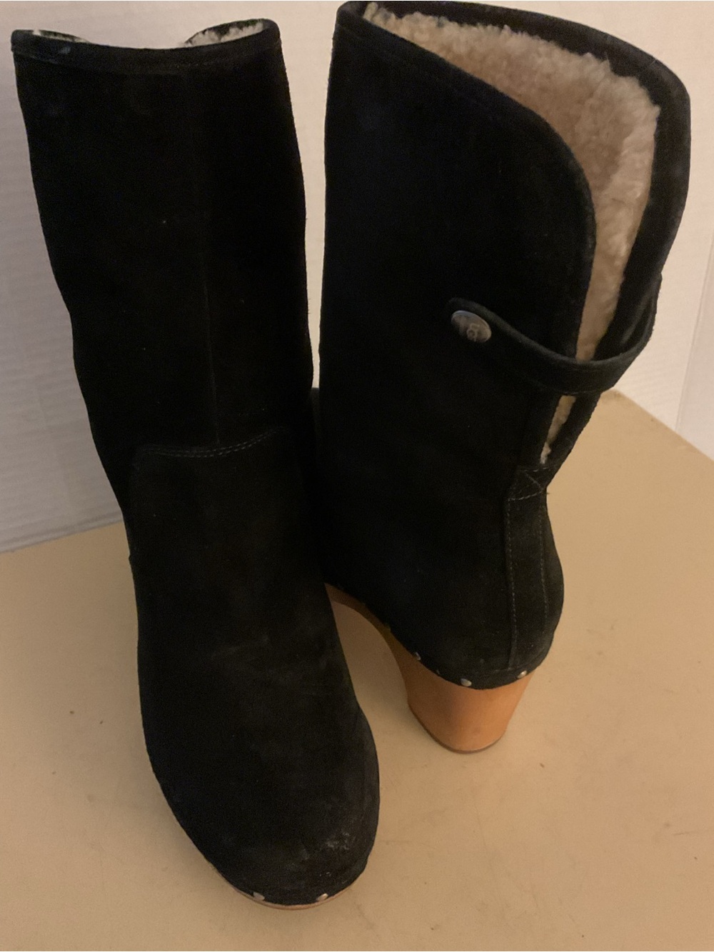 UGG women Black suede platform clog Lynne’s boots US 10